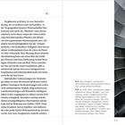 "Sara Seager; Text über Astronomie und Exoplaneten; Bild: Frau neben Radioteleskop; Spiegel-Segment; Standbild Mensch."