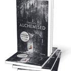 "SenLinYu Alchemised". "English Edition by Forever". Ein Buchstapel mit gotischem Schloss und einer roten Figur vor einem Tor.