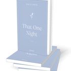 Ein Stapel Bücher mit dem Titel "That One Night" von Emily Rath. Der Hintergrund ist hellblau mit einer stilisierten Blume.