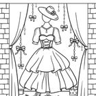 Der Text „BOUTIQUE-ATELIER“ ist oben. Ein Kleid auf einer Schneiderpuppe in einem Schaufenster mit Vorhängen, Hüte und Geschenkboxen.