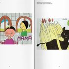 Links: „Ich bin Moise - Pater Georg und Ruth sind meine Eltern.“ Kinderzeichnung von drei Personen. Rechts: Eine schwarze Katze in einer weiteren Kinderzeichnung.