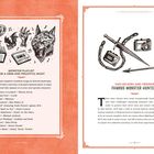 Links: "MONSTER PLAYLIST FOR A GRIM AND FRIGHTFUL NIGHT." Eine Liste von Liedern folgt, um gruselige Stimmung zu erzeugen. Bild: Werwolfkopf, Schallplatte, Fledermaus, Kassette.

Rechts: "VAN HELSING AND FRIENDS. FAMOUS MONSTER HUNTERS." Text über Monsterjäger. Bild: Kamera, Kettenglied, Schwert, Pflock.