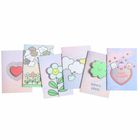 Texte: "BEST FRIENDS", "GOOD LUCK". Illustration von Blumen, Wolken, Herzen und süßen Gesichtern. Pastellfarben.