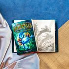 "THE LAST IMMORTALS: DAWN OF THE AXOLOTL" in leuchtenden Buchstaben. Ein Axolotl auf einem Buchcover.