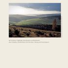 Bei Schlettau, Erzgebirge. Serie Bergbau und Waldsterben. Weite Landschaft mit Hügeln und Wäldern unter bewölktem Himmel.