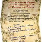 Text oben: "Die tieftragische Komödie und der tieftraurige Tod von Pyramus und Thisbe". Liste von Charakteren und Requisiten. Verziert mit grünen floralen Mustern.