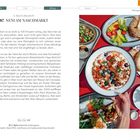 "Mittagessen, Snacks. 6. Bezirk (Mariahilf) 87 Neni am Naschmarkt. U-Bahn Kettenbrückengasse. Teller mit Speisen und Getränken."