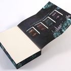 "Die CHICAGO RUTHLESS-Reihe" steht oben. Darunter drei Buchcover. Im Hintergrund sind bläuliche Rosen zu sehen.