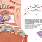 Kapitel 1: Die Hexenschülerin. Mädchen mit lila Haaren im Bett, dekoriertes Zimmer, bunte Tagesdecke, Illustration eines Buchs.