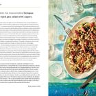 Titel: "Octopus and black-eyed pea salad with capers". Links Text mit Rezept. Rechts Salat auf ovalem Teller.