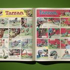 Comic-Doppelseite mit "Tarzan" von Edgar Rice Burroughs. Links: "The Ape-Man and the Dinosaur", rechts: "Battling the Gigantosaurus".