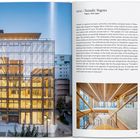 2021 Tamadic Nagoya, Nagoya, Aichi, Japan. Modernes Glasgebäude mit Holztreppe, Leichtdarstellung des Gebäudes rechts.