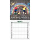 Text: „Gott spricht: Der Regenbogen ist das Zeichen des Bundes, den ich geschlossen habe zwischen mir und euch.“   
Darstellung: Drei Kinder liegen fröhlich unter einem mit Kreide gemalten Regenbogen auf Pflastersteinen. Darunter Kalender für Oktober.