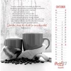 Text: „Danke, dass du dich so verschenkst.“ Kalenderseite für Oktober. Zwei Tassen mit Schal umwickelt, Kaffeebohnen.