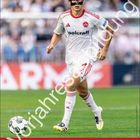 Text: Fabio Gruber, Vorjahresabbildung, 1. FCN, Der Club, Oktober. Ein Fußballer in weißem Trikot mit Gesichtsmaske.