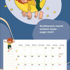 Oktober-Kalenderillustration mit einer Figur schlafend auf einem Mond und der Text: "Sichtbarsein macht wirklich müde – sogar mich!"