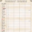 Zeigt Oktober 2027 Kalender. Illustration von Leuten bei der Mostherstellung in Dorfkulisse. Sprichwort über Wintervorhersage.