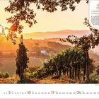 "STRADA DEL SAGRANTINO“ oben rechts. Kalender für Oktober 2023, darunter eine malerische Weinlandschaft bei Sonnenuntergang.