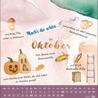 Mach's dir schön im Oktober mit Bauernmarkt, Kürbisgetränk und Erntehilfe. Kalender unten, Kürbisse und Leiter als Illustrationen.