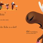 Eine Gruppe von Elchen in Kleidung steht in einer Reihe. Ein Elch mit Schal wirkt überrascht. Ein Vogel kommentiert.