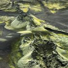 Grüner Kalender mit Zahlen 10, 11–31. Landschaft mit moosbedeckten Hügeln und dramatischem Himmel.