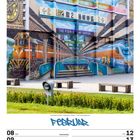 "FEBRUAR" in blauer Schrift. Farbenfrohes Wandgemälde mit Zügen und Brücke. Kalenderdaten: 8.-14., KW06/2027, Feiertage markiert.