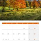 Kalender zeigt Oktober 2027. Feiertage: 3. Tag der Deutschen Einheit, 31. Reformationstag. Herbstlandschaft mit bunten Bäumen.