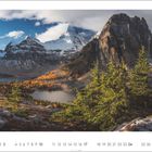 10 und die Zahlen 1 bis 31. Herbstlandschaft mit schneebedeckten Bergen, Nadelbäumen und einem See.