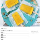 Juli, 29. Woche. Zitate: "Die Seele nährt sich von dem, an dem sie sich freut." - Aurelius Augustinus. Gelbes Eis am Stiel.