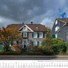 Kalender für Oktober 2027. Historisches Wohnhaus in Hückeswagen, umgeben von Herbstbäumen.