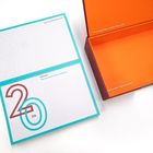 Kalenderblatt mit der großen Zahl 20 und "JUL". Text "Was bedeutet mir Loyalität?" Daneben offene orange Schachtel.