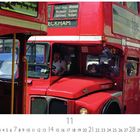 Text: "Oxford Circus... Peckham", "feel free", "Bus Stop". Zwei ikonische rote Doppeldeckerbusse in einer Stadt.