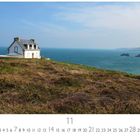 „Leuchtturmwärterhaus Millier“ und Zahlenreihe. Haus auf Klippe mit Blick auf das Meer, klare Himmel und Küste sichtbar.