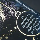 24 romantische Storys für eine zauberhafte Weihnachtszeit plus Silvester-Comic. Goldene Zweige und Sterne.