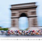 Text unten: "11", gefolgt von einer Monatsübersicht. Unscharfe Radfahrer vor dem Arc de Triomphe, der in der Mitte zentriert ist.