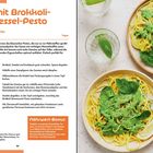 "Pasta mit Brokkoli-Brennnessel-Pesto." Rezept für 4 Personen, inklusive Zutaten und Zubereitung. Teller mit grüner Sauce.