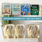 ENTDECKE UNSERE DIY- UND FALT-WELT. Vier Bücher zu Orimoto, Cricut, und Origami. Darunter gefaltete Buchkunstwerke.