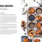 HEIDELBEER-Muffins. Rezept für 12 Stück mit Zutaten und Zubereitung. Bild von Muffins in Backform mit frischen Heidelbeeren.