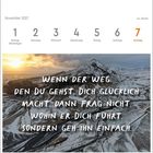 Text: "Wenn der Weg, den du gehst, dich glücklich macht, dann frag nicht, wohin er dich führt, sondern geh ihn einfach." 

Kalenderansicht für November 2027 mit einer verschneiten Berglandschaft.