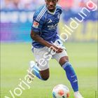"Vorjahresabbildung", Christopher Antwi-Adjei, FC Schalke 04 Logo, November-Kalender mit blau gekleideter Fußballspieler.