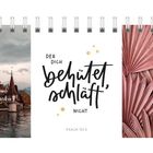 "Der dich behütet, schläft nicht" - Psalm 121,3. Links: Schloss am Wasser. Rechts: Rosa Palmenblätter.