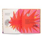 Texte: 
Links: "Am kommenden Morgen wachte er auf und war STACHELIG."
Rechts: 
"Mama sagte: „Hugo, ich habe vergessen, Milch zu kaufen.“ 
Schlecht gelaunt entgegnete er: „Na toll! Immer dasselbe.“ 
Diese Reaktion verletzte Mama sehr, doch den ganzen Tag über ließ Hugo weitere böse Bemerkungen fallen."

Illustration in Rot- und Gelbtönen mit stacheligen Formen und einem Gesicht links.