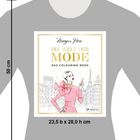 Text: Megan Hess - Die Welt der Mode - Das Colouring Book. Illustration einer stilvollen Frau vor Stadtszene. Maße: 23,5 b x 28 h cm.