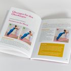 „Übungen für den Oberkörper: Pumpen an der Wand“. Anleitungen und Bilder einer Person bei der Übungsausführung.