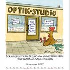 Kalenderblatt mit einem Hahn, der vor einem Optik-Studio sitzt. Schilder: „Nicht hier!“, „Hier geht’s rein, Herr Müller!“, „Auch nicht hier!“. Text: „Der Widder ist kein Freund von Hinweisschildern oder Gebrauchsanleitungen“. November 2027.