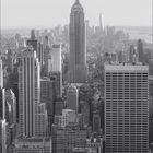 Empire State Building, New York City, USA. Höhe: 381 Meter, Bauzeit: 1930-1931. Im Hintergrund Stadtansicht. Unten Kalendarium.