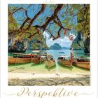 Text: "Der Fisch im Brunnen ahnt nichts von der Weite des Meeres. Aus Japan." Darunter steht "Perspektive". Boote am Strand unter Bäumen.