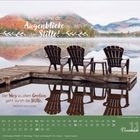 "Ich wünsche dir Augenblicke der Stille." Zitat Nietzsche über den Weg zu Großem. Bild: Holzsteg, Stühle, See, Herbstlandschaft.