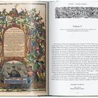 Links: "Americae Pars Quinta" in einem detaillierten, historischen Gemälde; rechts: "Volume V" und Text zur spanischen Eroberung.