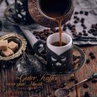 „Guter Kaffee ist wie gute Musik – beides berührt die Seele.“ November. Eine kunstvolle Kanne gießt Kaffee in eine Tasse.